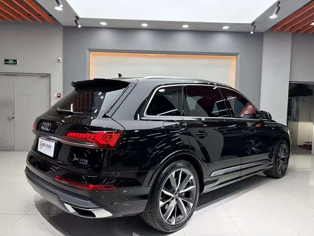 Audi Q7 2023 55 TFSI quattro S line Sport