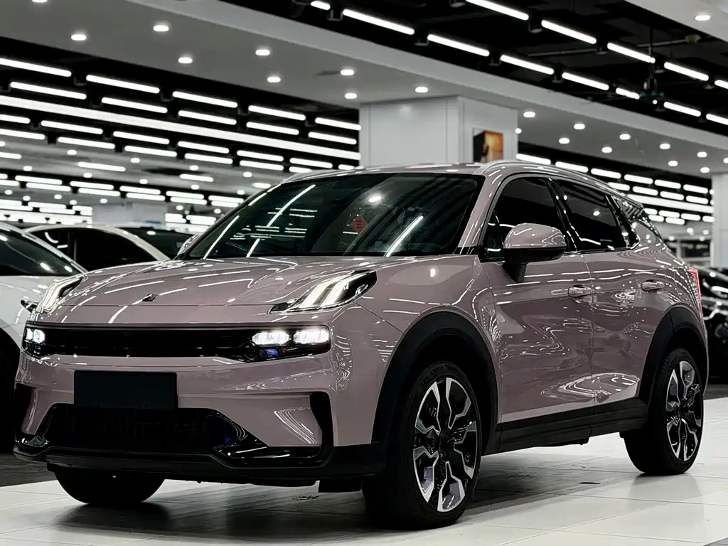 Lynk & Co 06
