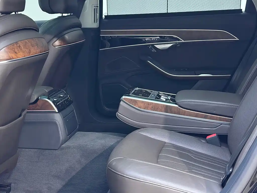 Audi A8 — миниатюра 6