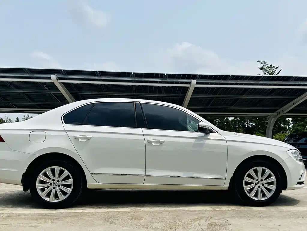 Volkswagen Bora 2016 1.6L AT Comfort
