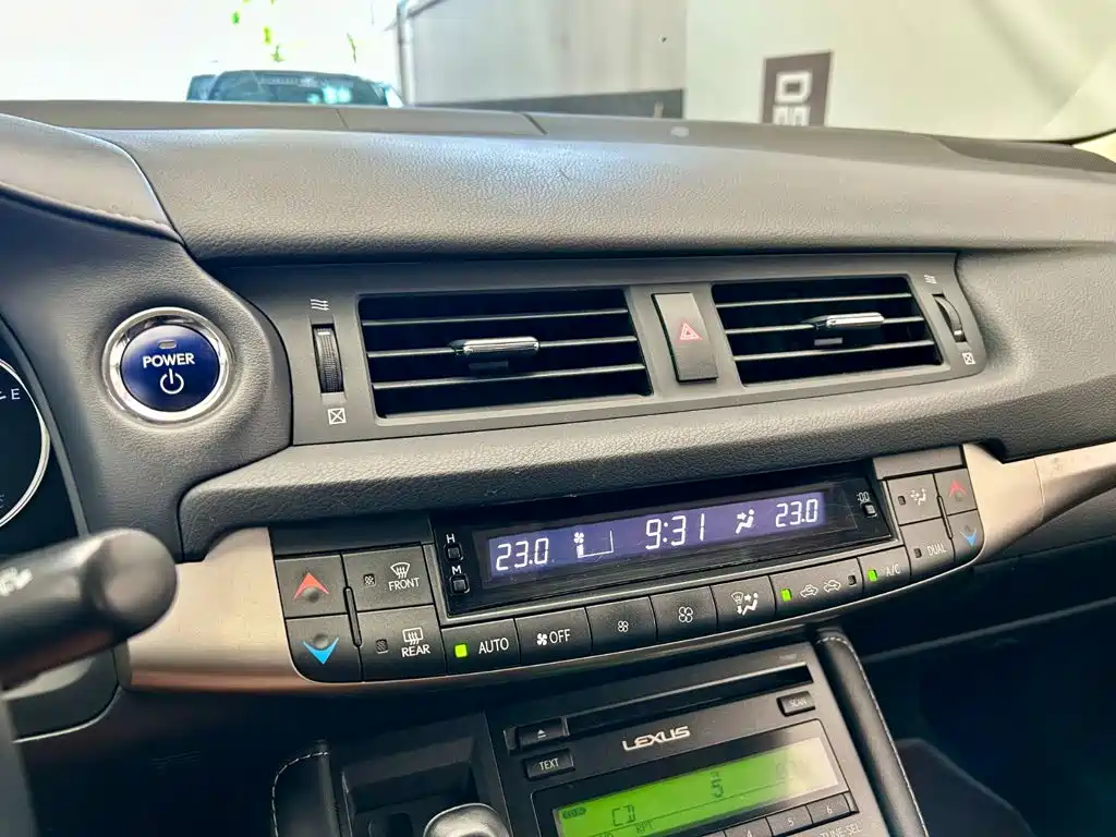 Lexus CT — миниатюра 11
