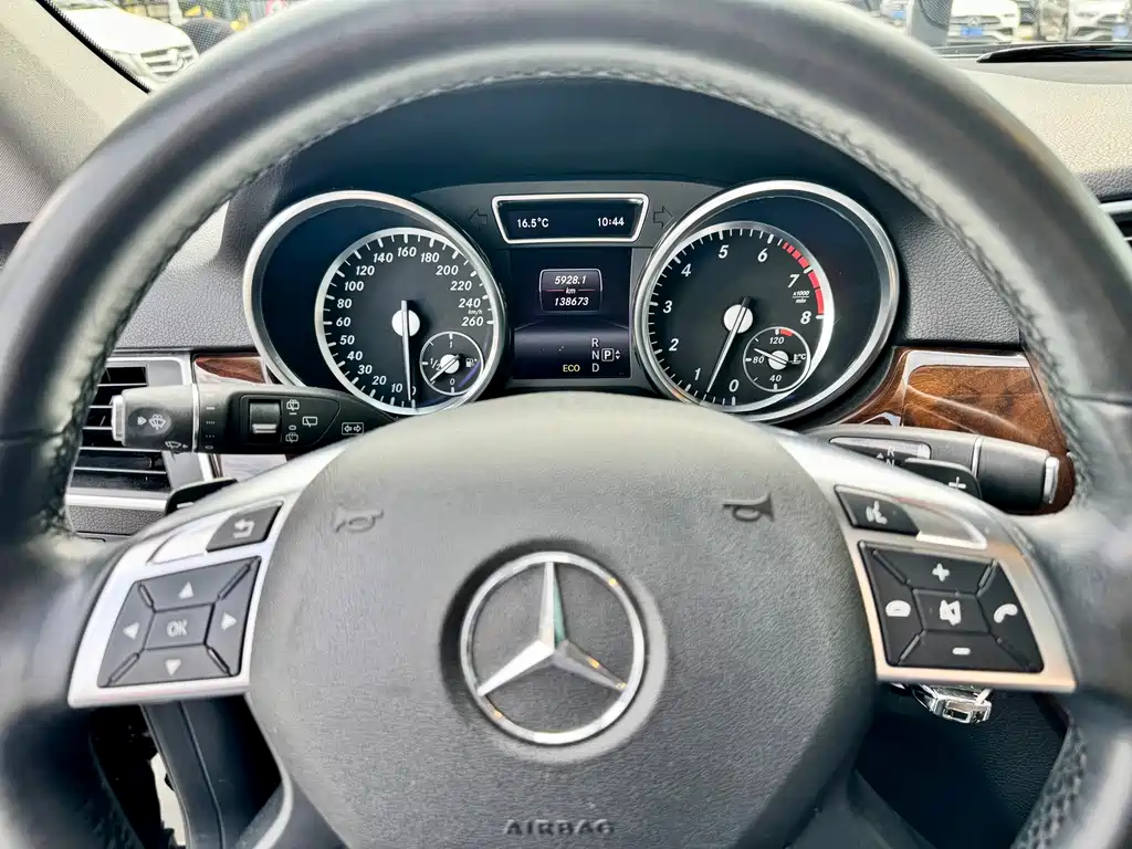 Mercedes-Benz M-Class — миниатюра 3