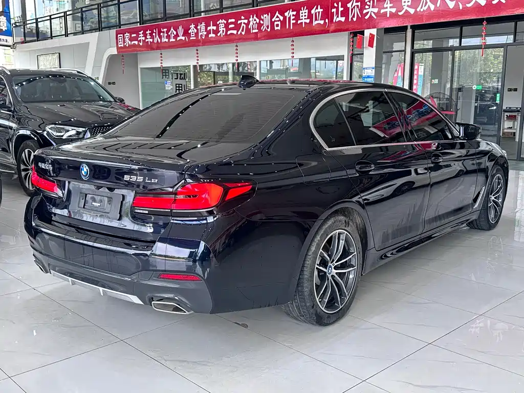 BMW 5 Series New Energy — миниатюра 7