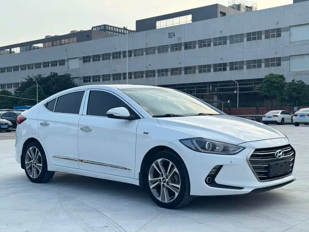 Hyundai Elantra — миниатюра 3