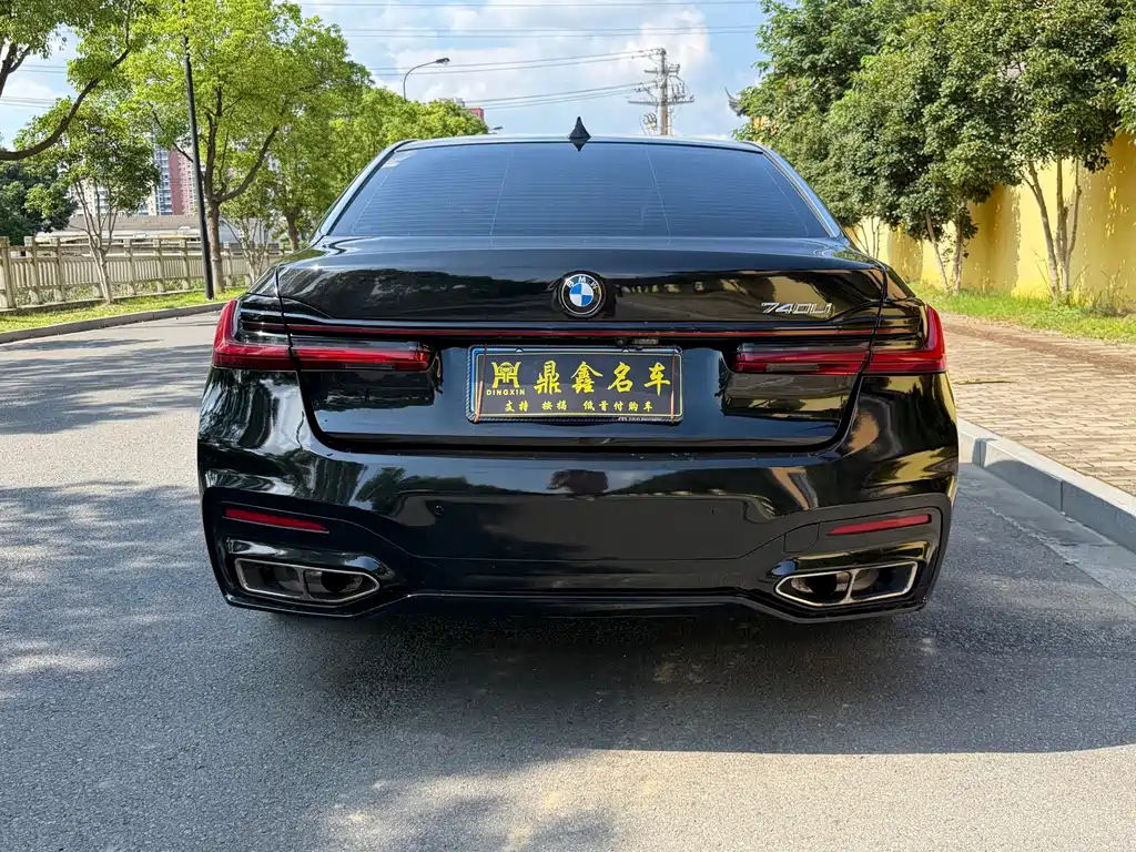 BMW 7 Series — миниатюра 9