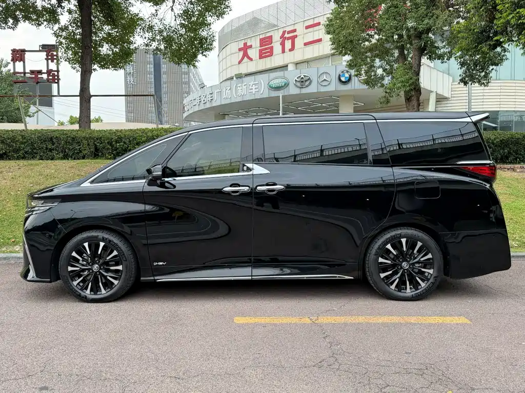Toyota Alphard — миниатюра 3