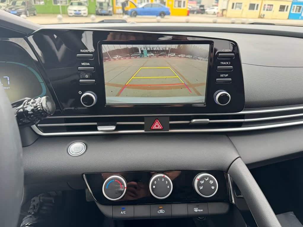 Hyundai Elantra 1.5 л 2024 г. Белый, пробег 27599 км