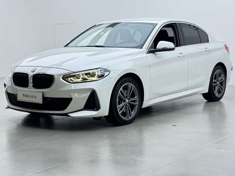 BMW 1 Series 1.5 л 2022 г. Белый, пробег 31000 км