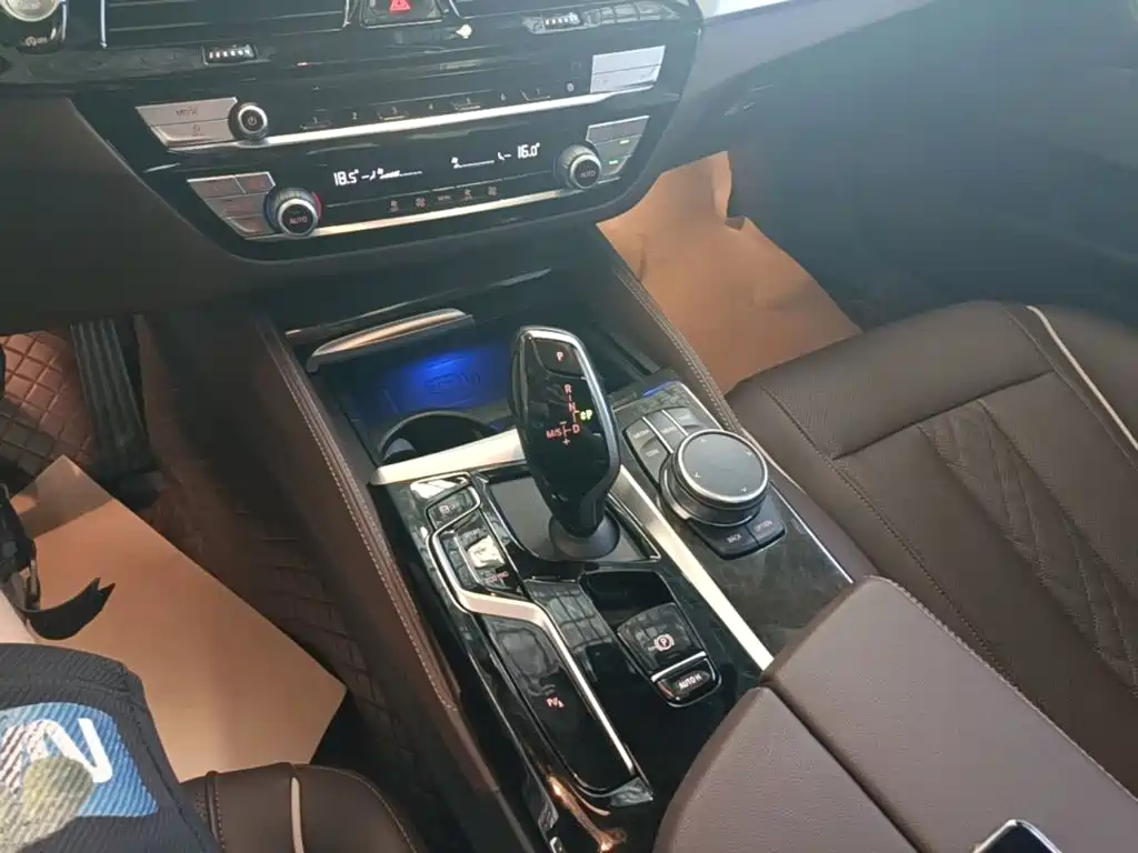 BMW 5 Series — миниатюра 14