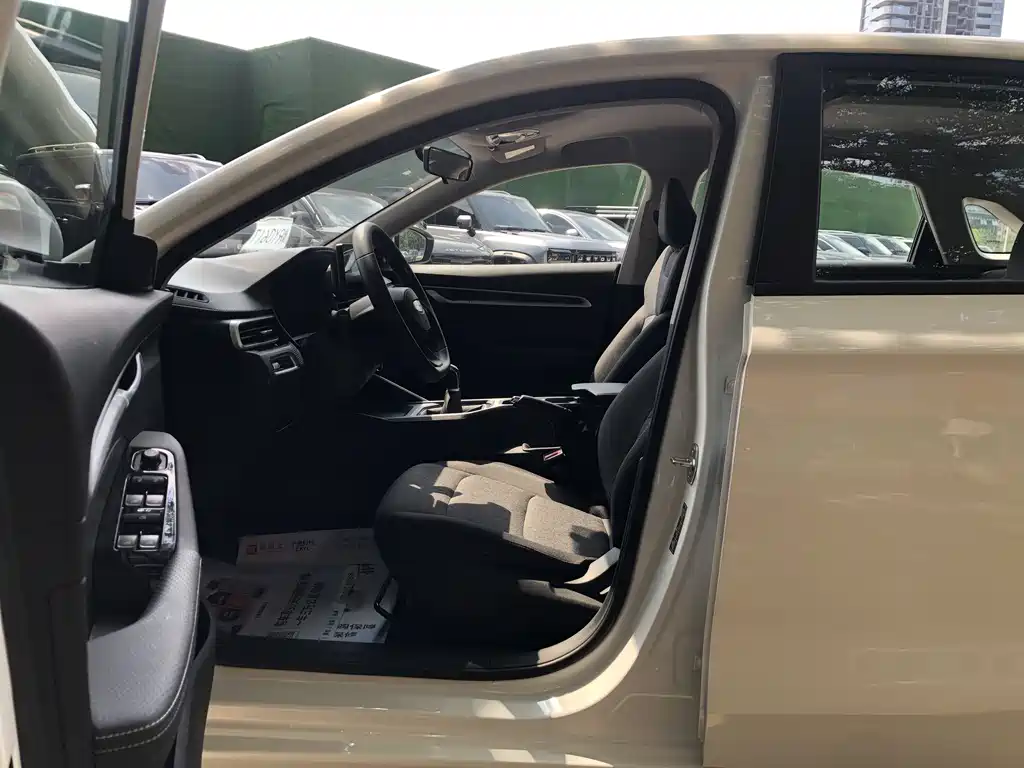 Geely Emgrand 2025 1.5L MT