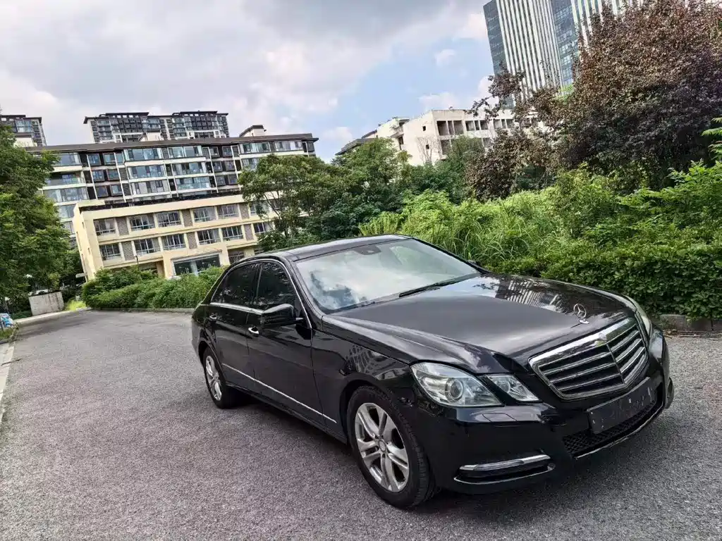 Mercedes-Benz E-Class — миниатюра 3