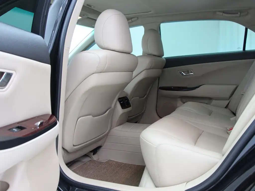 Toyota Crown — миниатюра 12