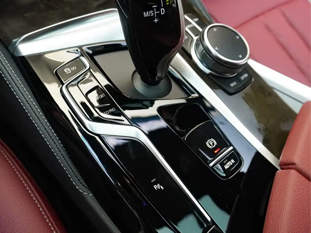 BMW 5 Series — миниатюра 12