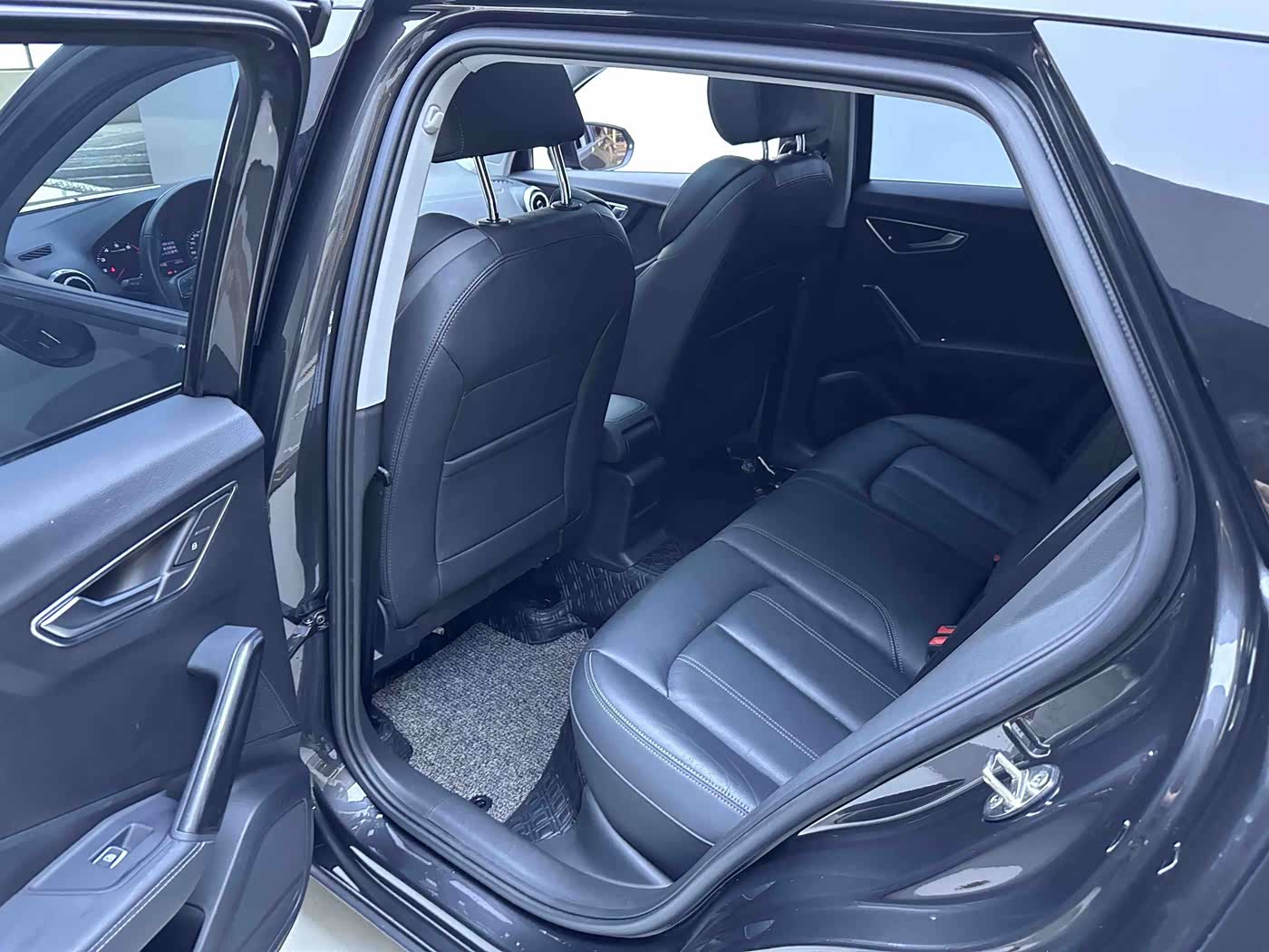 Audi Q2L 1.4 л 2021 г. Чёрный, пробег 28000 км
