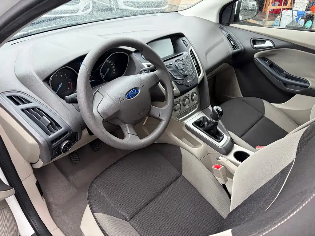 Ford Focus 2012 1.6L MT Comfort