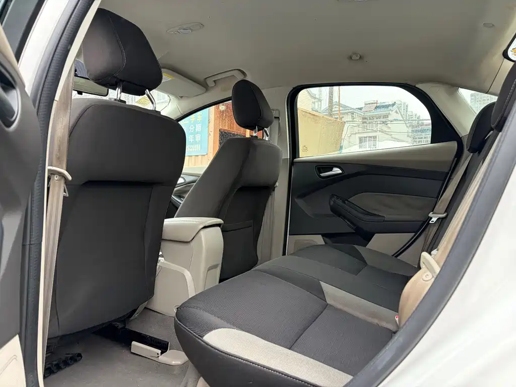Ford Focus 2012 1.6L MT Comfort