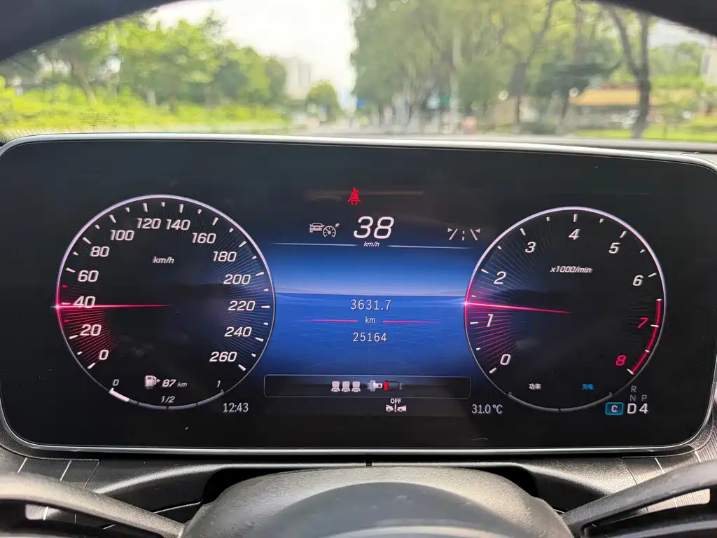 Mercedes-Benz C-Class — миниатюра 13
