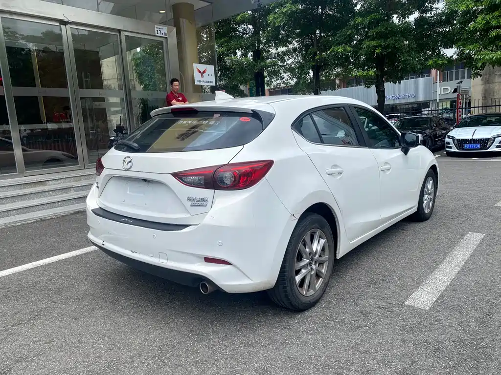 Mazda Mazda3 3 2017 1.5L AT Comfort V