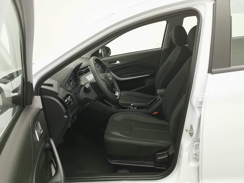 CHERY Tiggo 3x 1.5 л 2024 г. Белый, пробег 12400 км