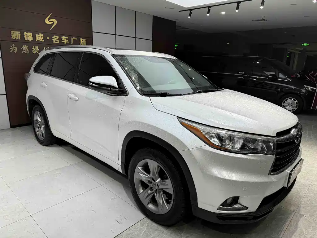 TOYOTA HIGHLANDER