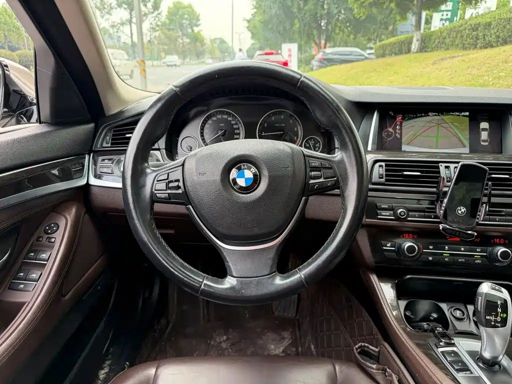BMW 5 Series — миниатюра 14