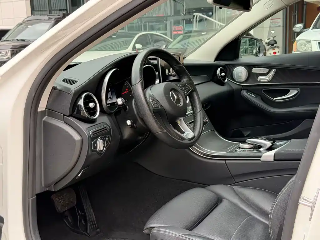 Mercedes-Benz C-Class — миниатюра 4