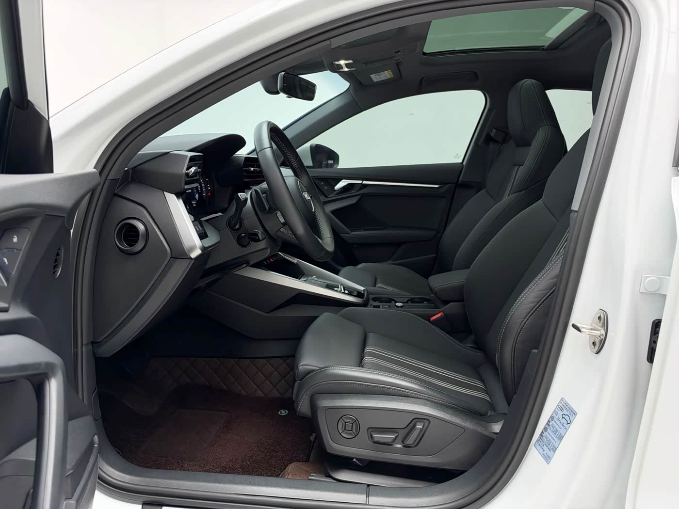 Audi A3 1.4 л 2023 г. Белый, пробег 21000 км