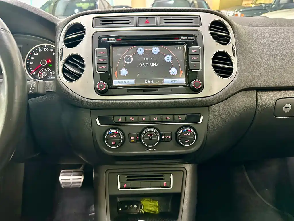 Volkswagen Tiguan — миниатюра 14