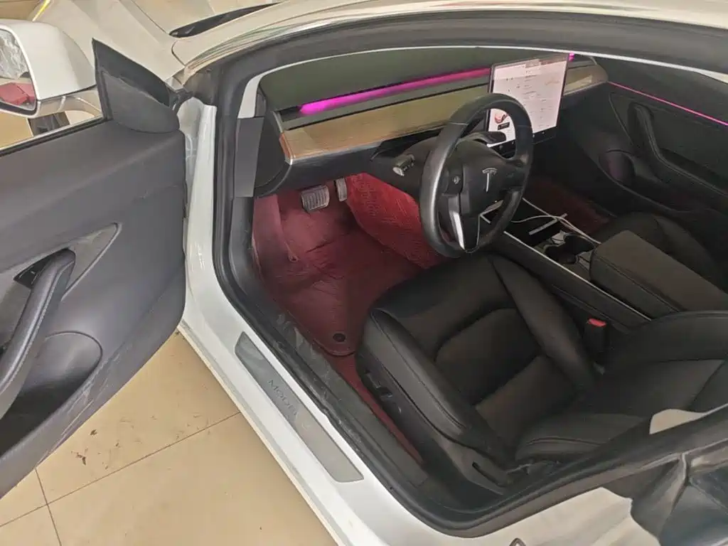 Tesla Model 3 — миниатюра 16