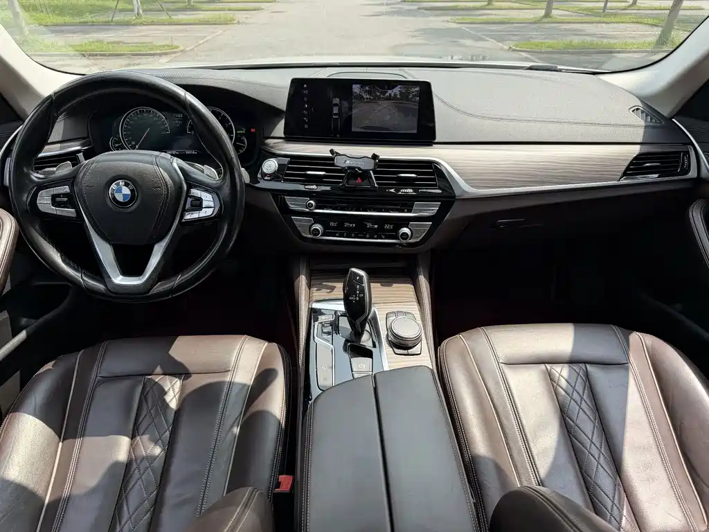 BMW 5 Series — миниатюра 4