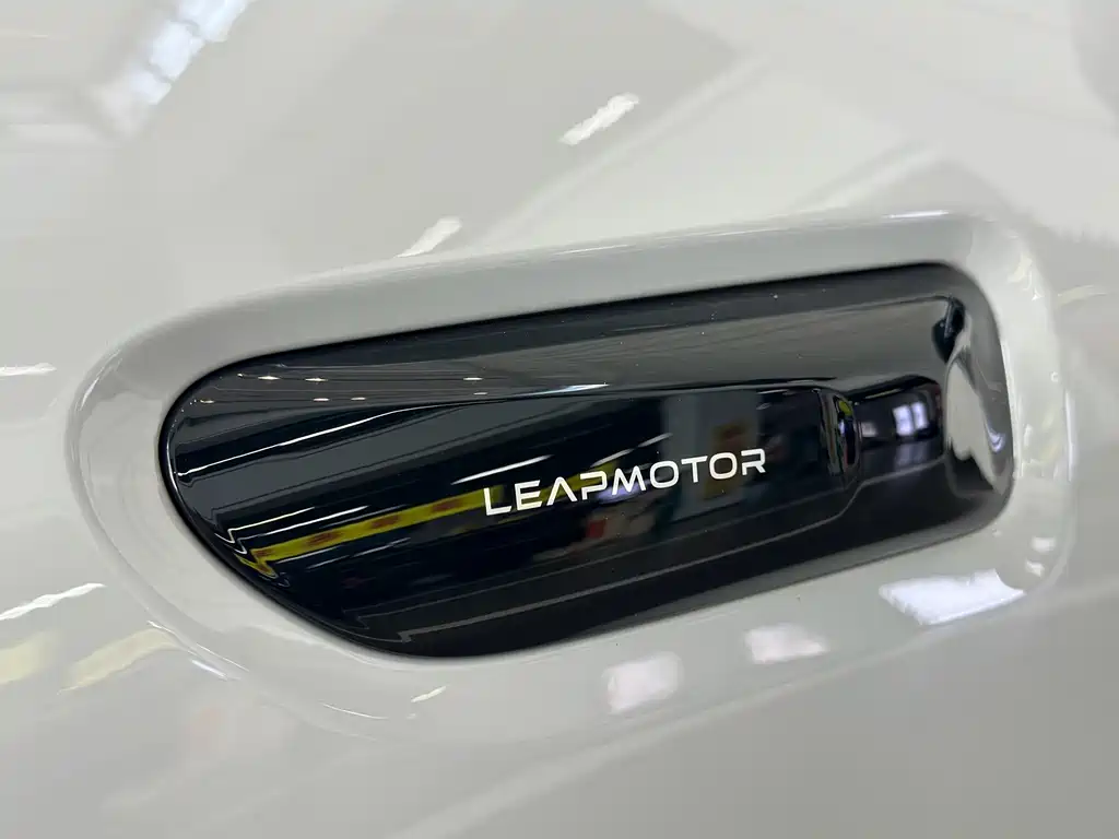 Leapmotor Leapmotor B01 — миниатюра 13