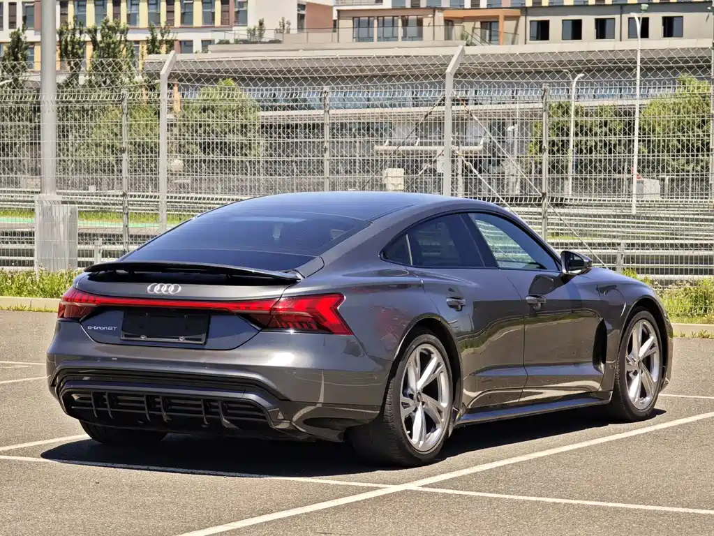 Audi e-tron GT — миниатюра 16