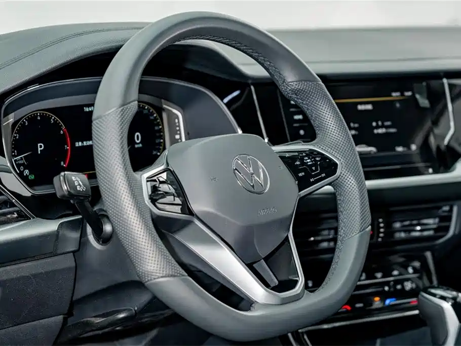 Volkswagen Passat 2024 380TSI
