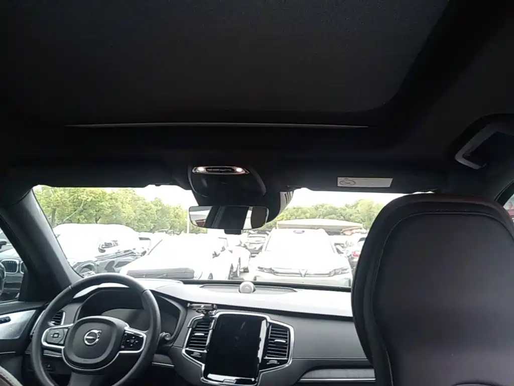 Volvo XC90 PHEV — миниатюра 18