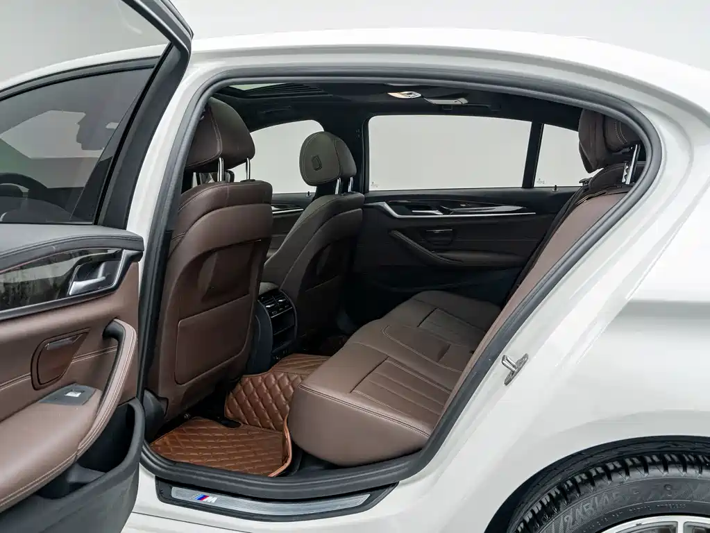 BMW 5 Series — миниатюра 17
