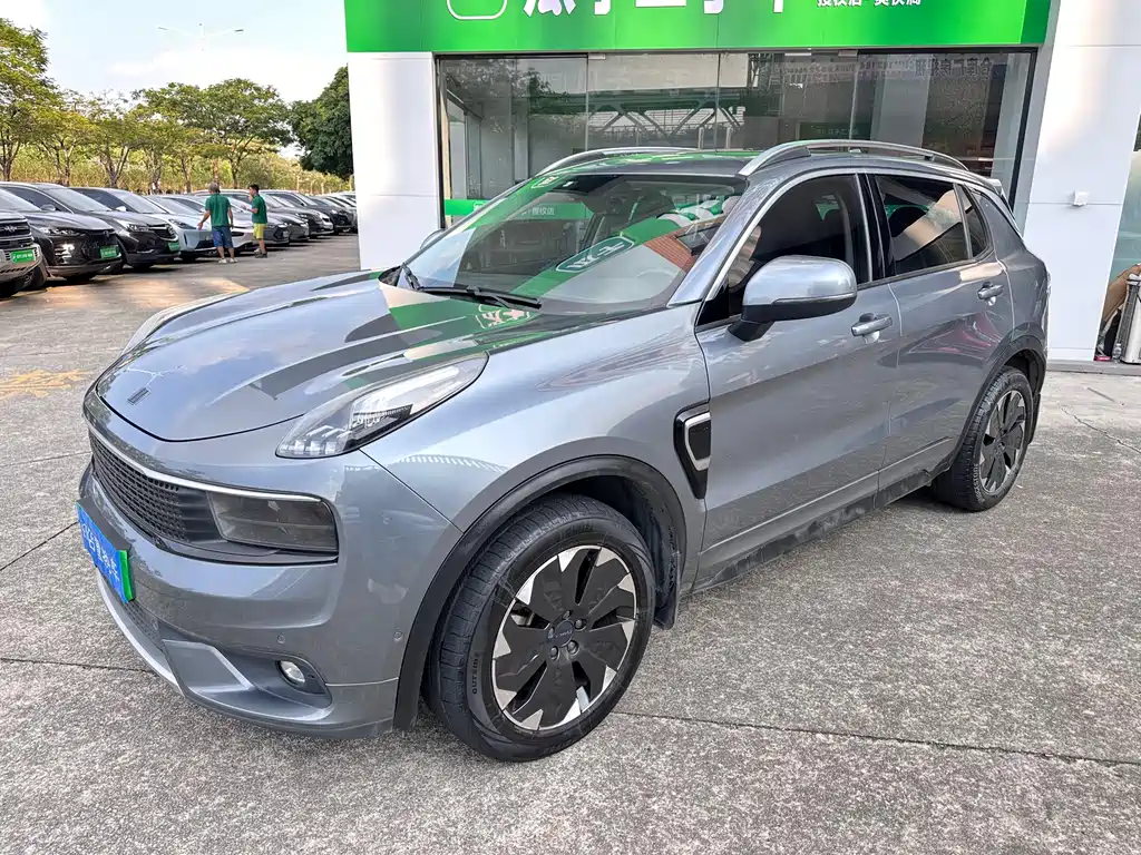 Lynk & Co 01 EM-P