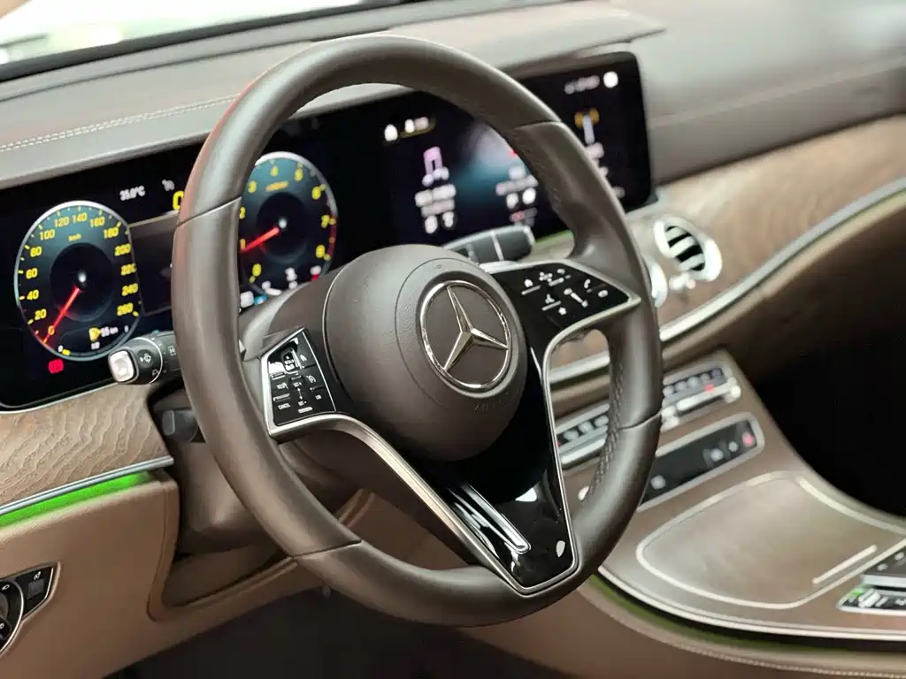 Mercedes-Benz E-Class — миниатюра 7