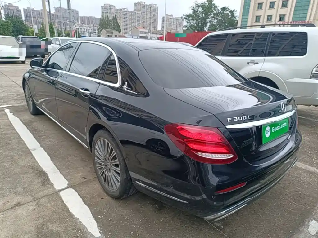 Mercedes-Benz E-Class — миниатюра 5