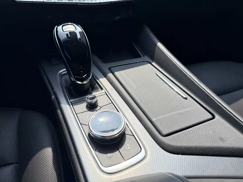 Cadillac CT5 — миниатюра 10