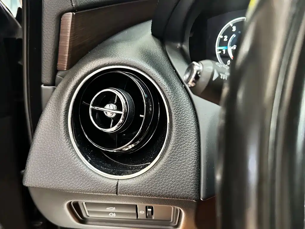 Jaguar XJ — миниатюра 12