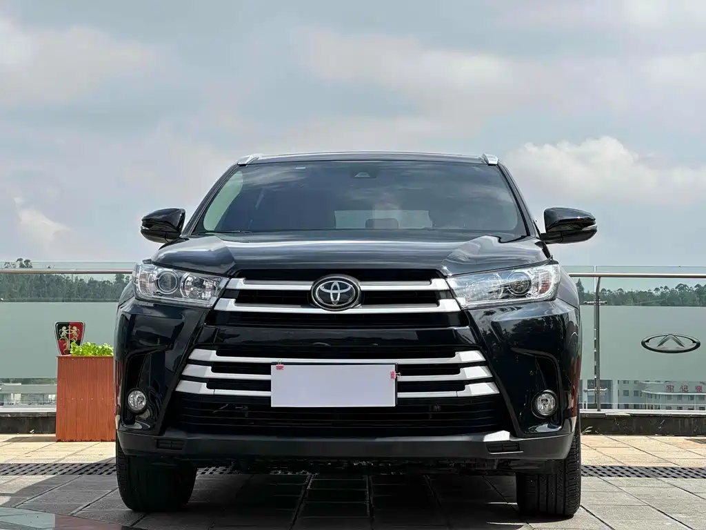 Toyota Highlander 2021 2.0T Luxury 7 мест