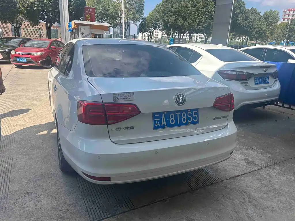 Volkswagen Sagitar — миниатюра 3