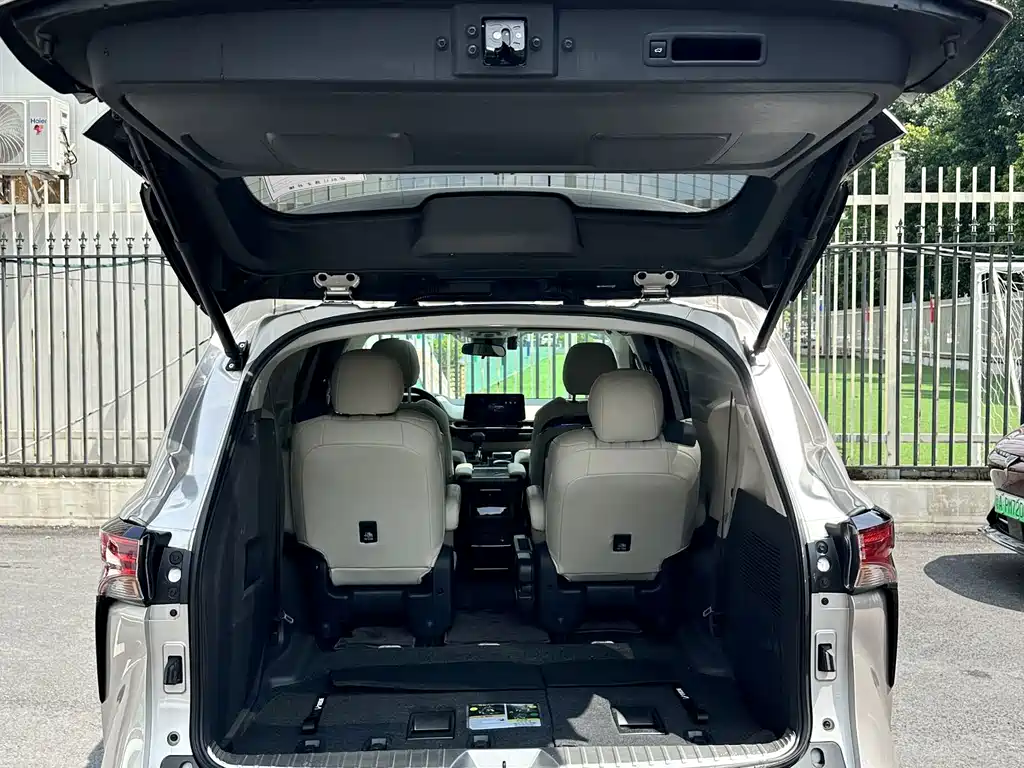 Toyota Sienna — миниатюра 7