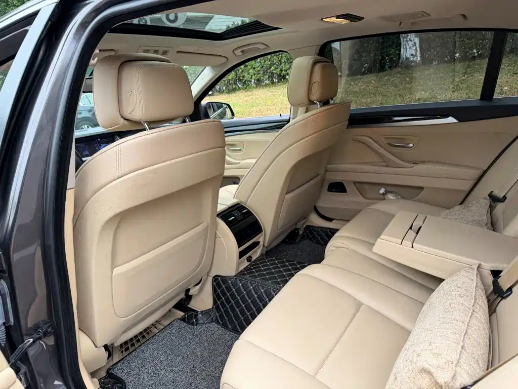 BMW 5 Series — миниатюра 11