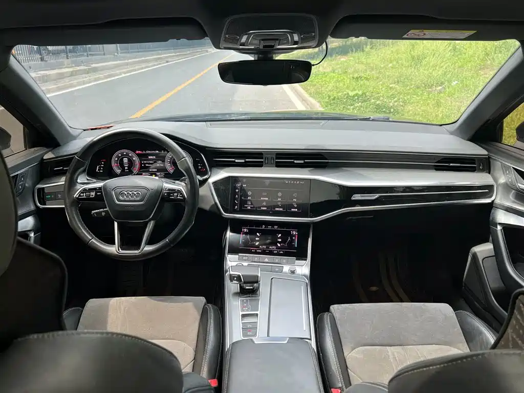Audi A6L 2022 40 TFSI Luxury