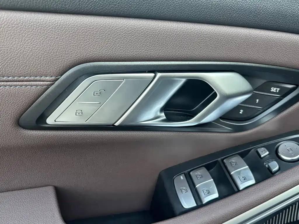 BMW 3 Series — миниатюра 13