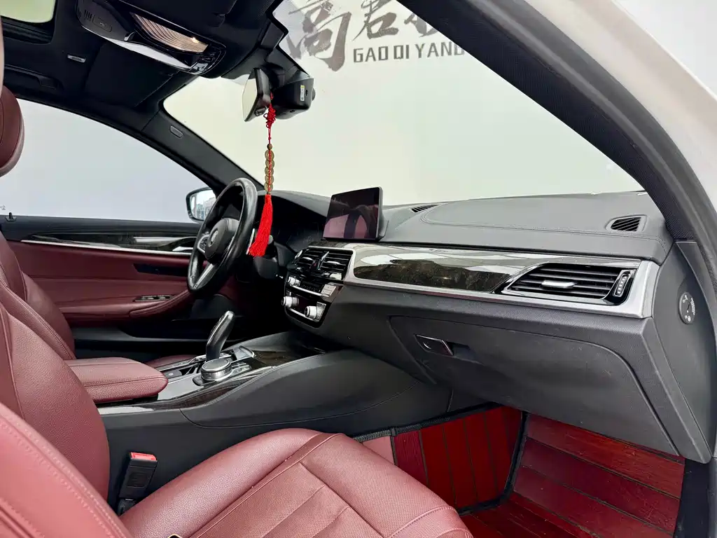 BMW 5 Series — миниатюра 15