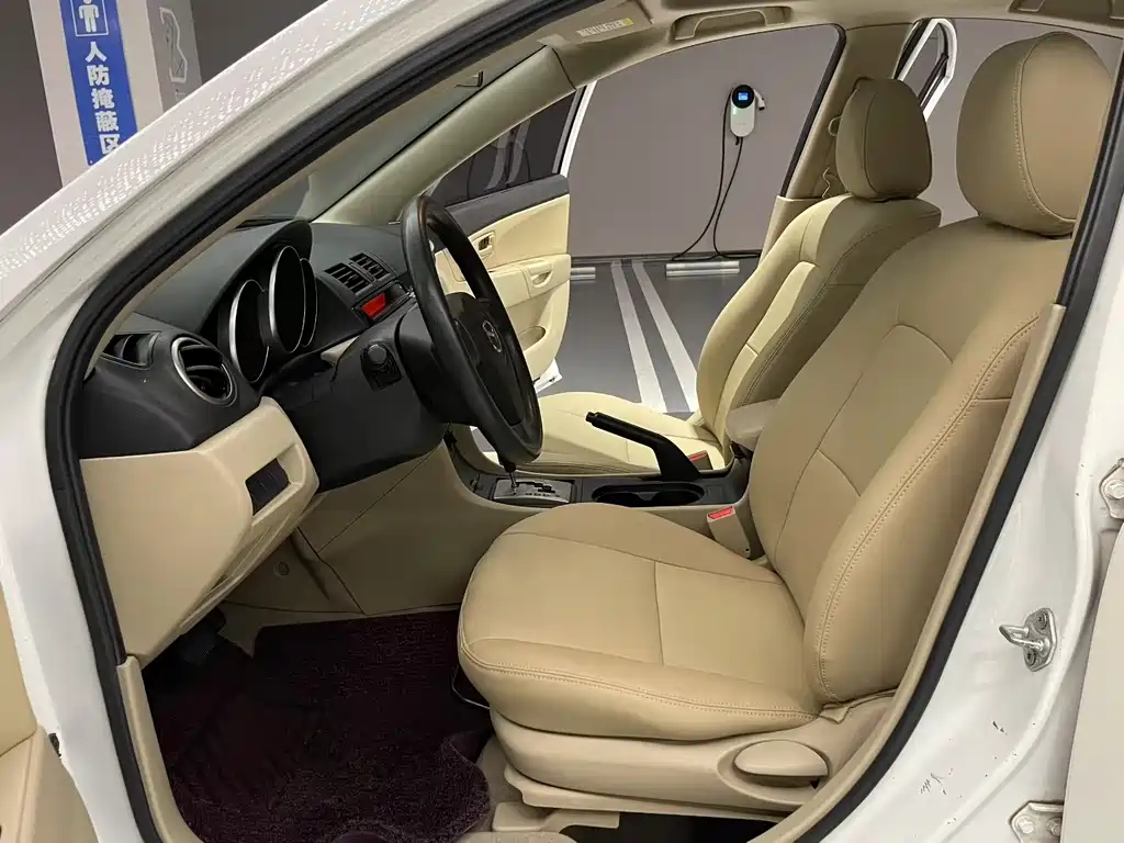 Mazda Mazda3 2012 1.6L AT