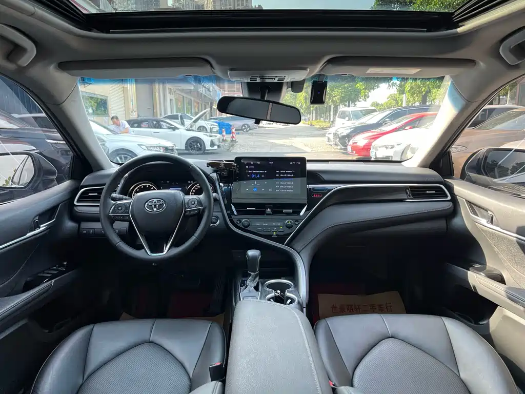 Toyota Camry — миниатюра 5