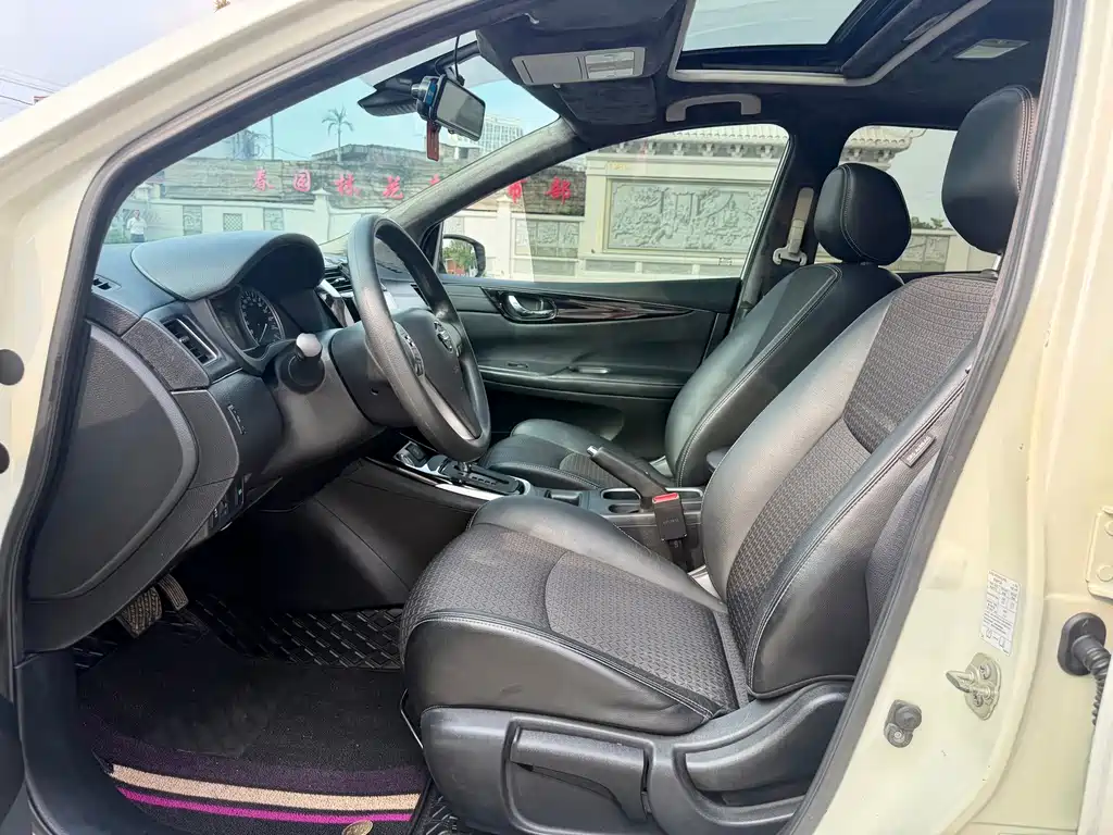 Nissan Tiida — миниатюра 9